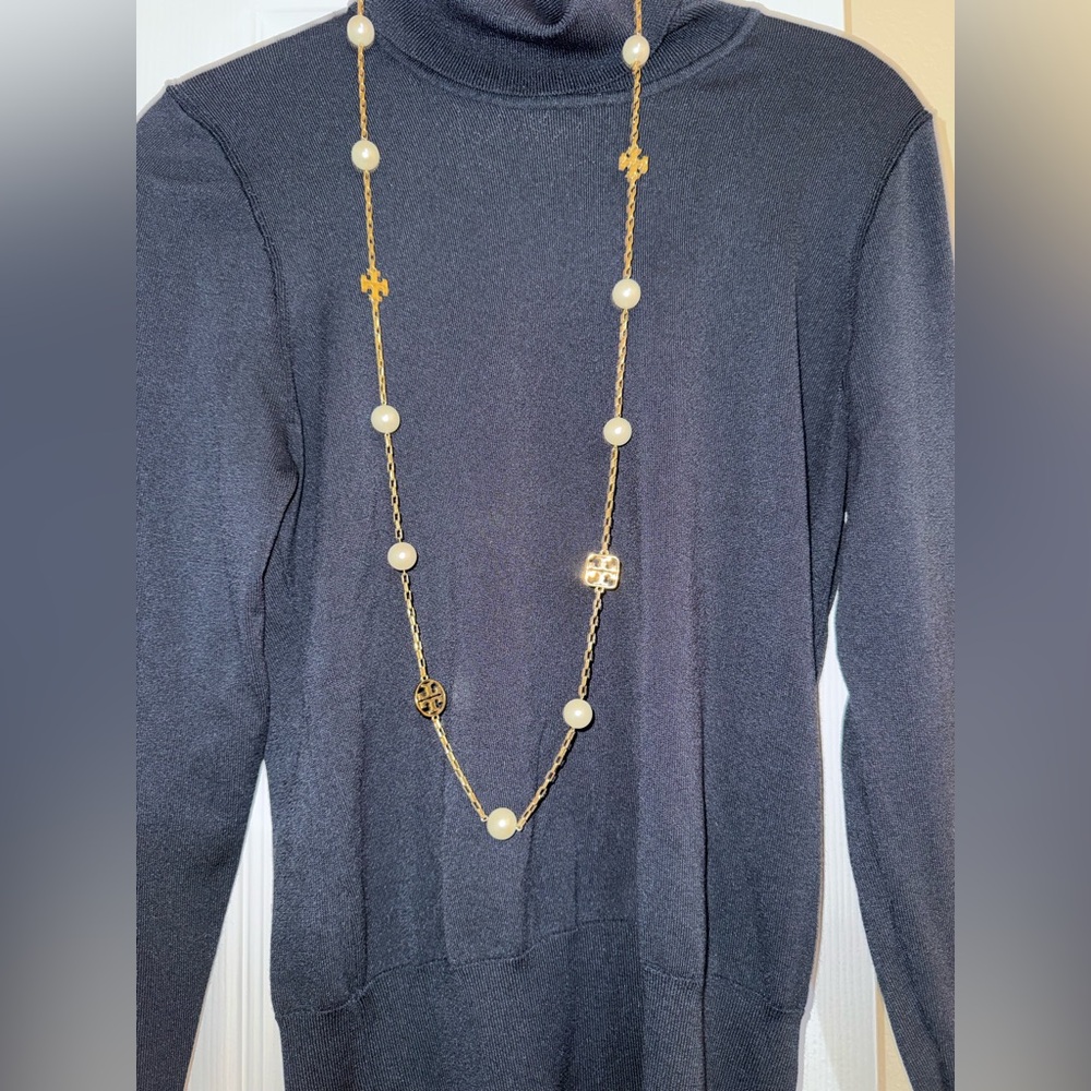 Tory Burch Faux Pearl Logo Station Necklace Gold Tone Long Necklace - Picture 2 of 5